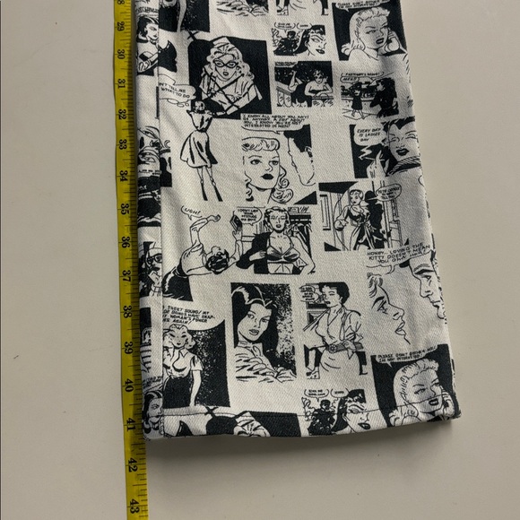 Reformation Newsprint/Comic Print Highrise Jeans - Picture 14 of 17